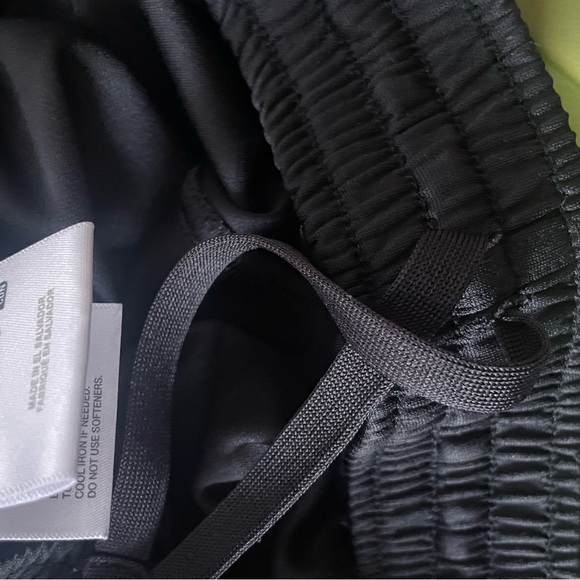 Men’s Adidas flag football shorts in black, no pockets and size M - Picture 7 of 10